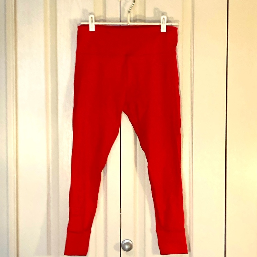 EUC. Lorna Jane mesh back crop/capri leggings. Red/hot pink. Size Medium.